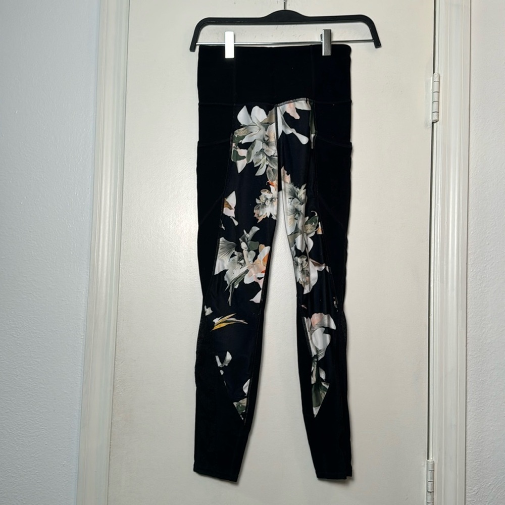 Athleta Blossom Intuition Athletic 7/8 Leggings Pocket Mesh Detail Size XS